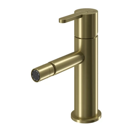 Capăt Reglabil: Permite orientarea jetului de apă pentru un control precis și o utilizare confortabilă.
Design Modern: Potrivită pentru orice decor de baie contemporan.
Materiale Durabile: Construcție din materiale de înaltă calitate pentru o durată de viață extinsă.
Tehnologie Cold Start: Asigură siguranța prin activarea apei reci inițial, prevenind riscul de opărire.
Cartuș ceramic: De 35 mm pentru o funcționare lină și durabilă.
Finisaj: Auriu/Negru/Roze mat și crom cu o estetică modernă.
Garanție: 10 an