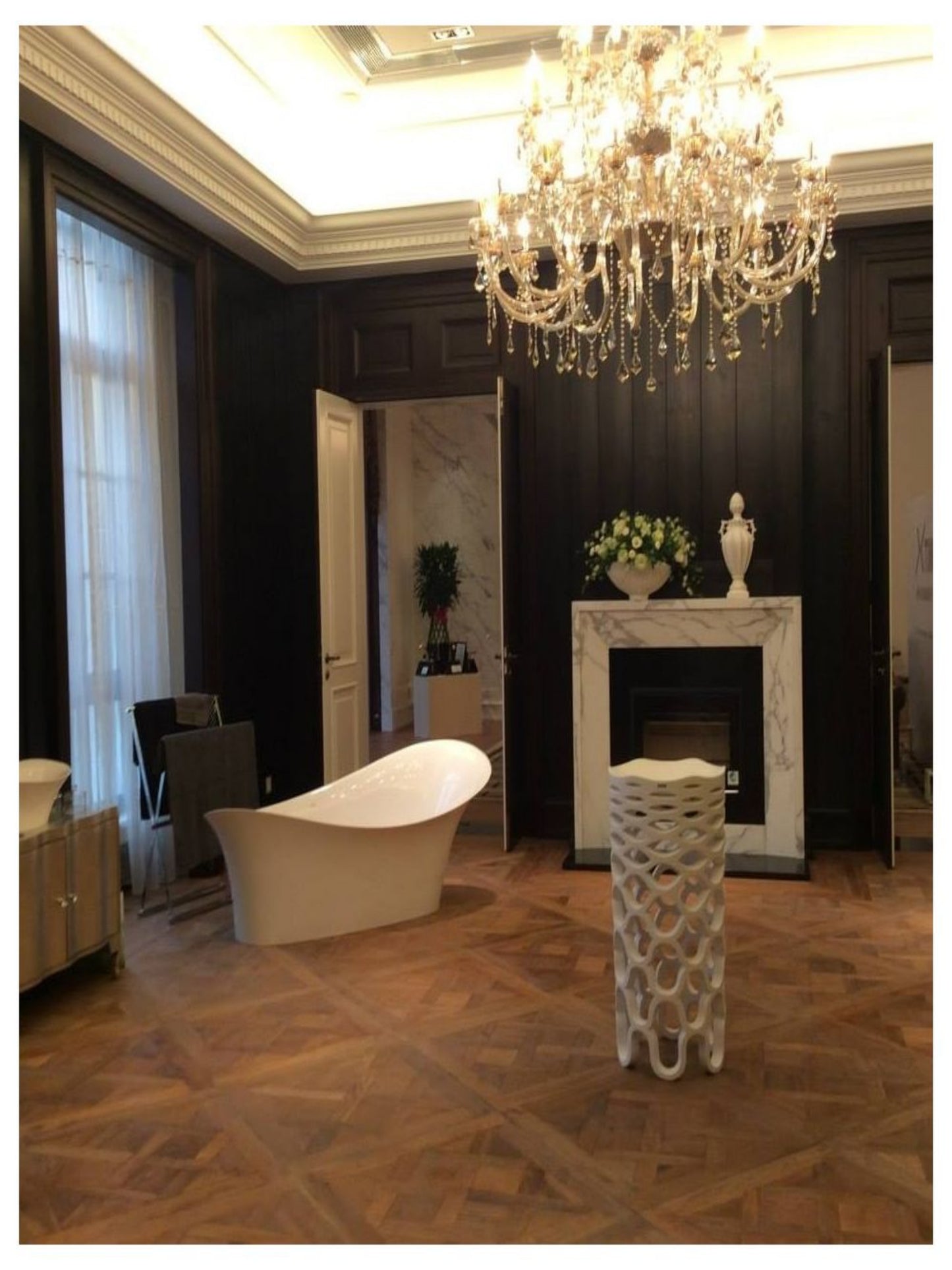 Cada de baie freestanding Spatio Adria II din compozit mineralizat – vedere frontală