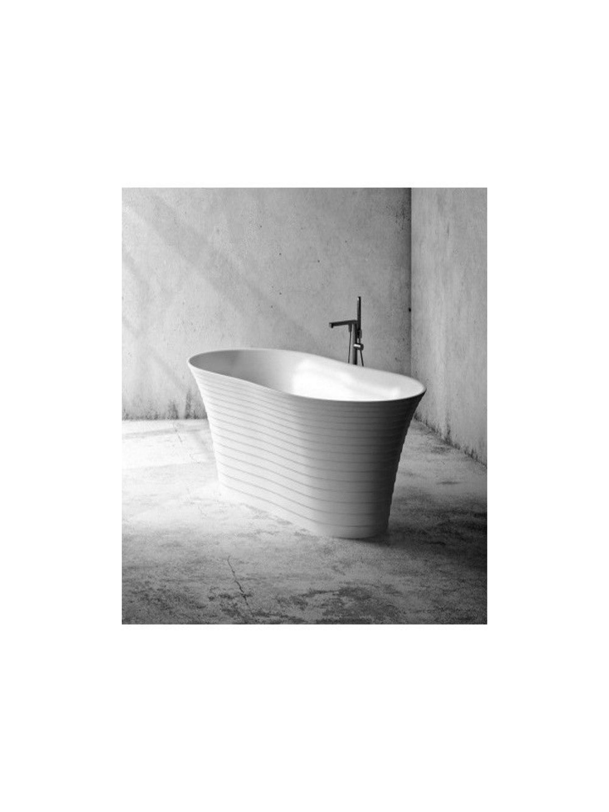 Cada de baie freestanding Spatio Carina – vedere frontală alb lucios