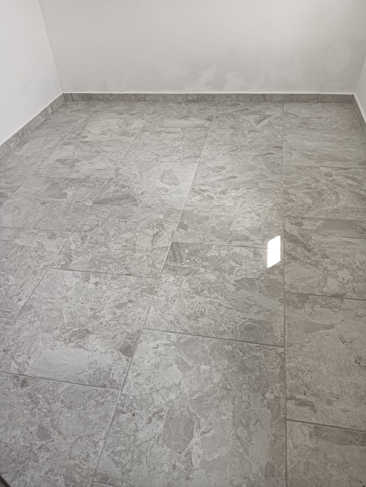 Gresie Portelanata Import Italia - Model White din Colectia MUN