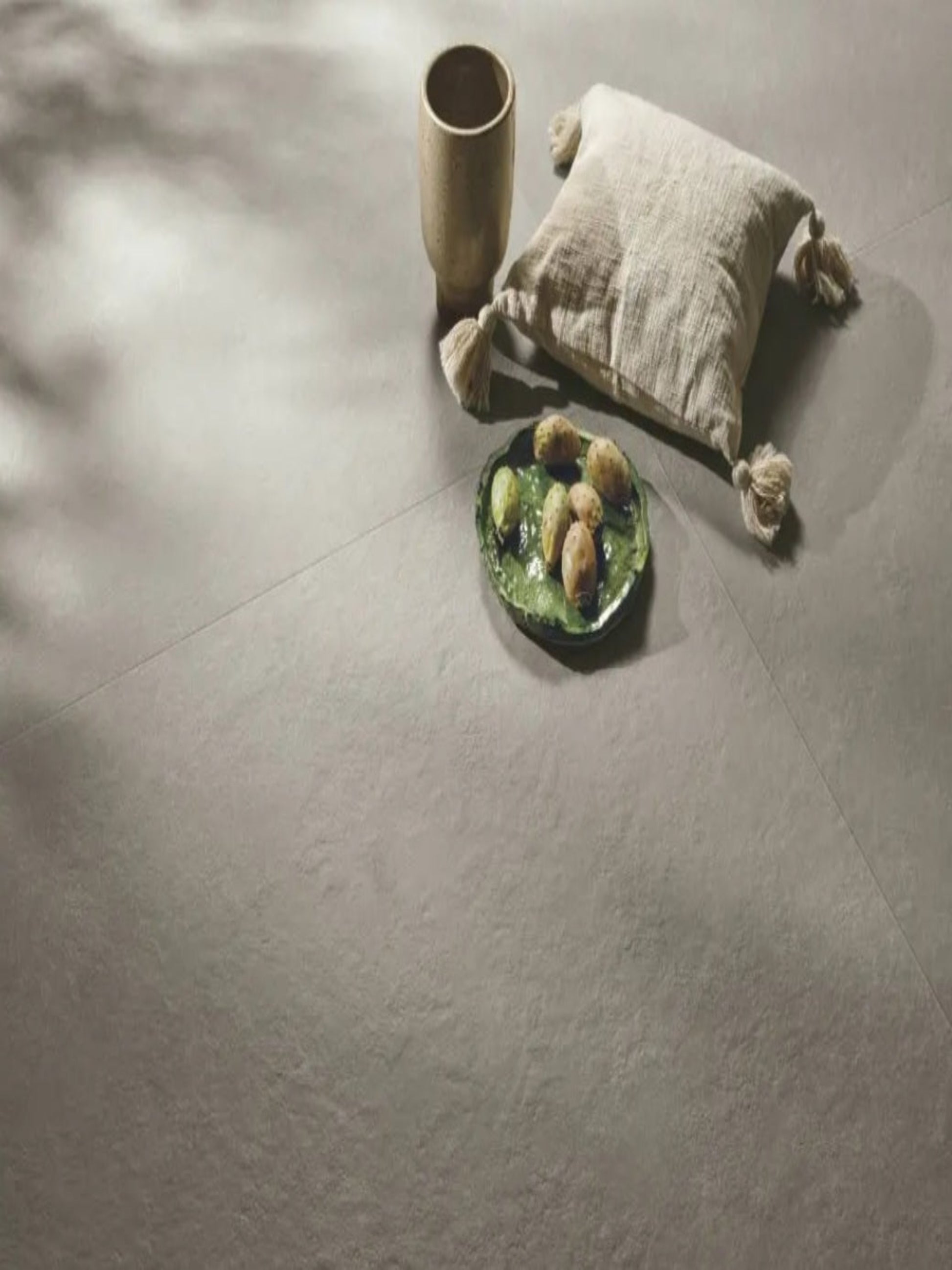 gresia pentru interior si exterior structurata model white din colectia feel de la refin