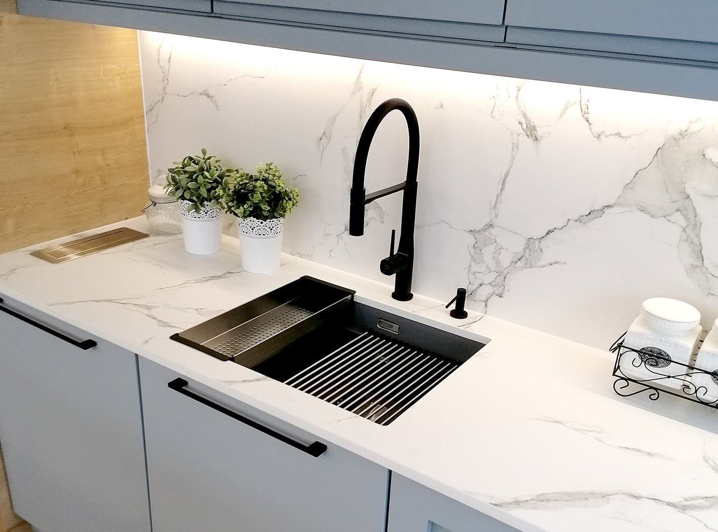 Baterie de Bucatarie cu Pipa Flexibila,  POLA